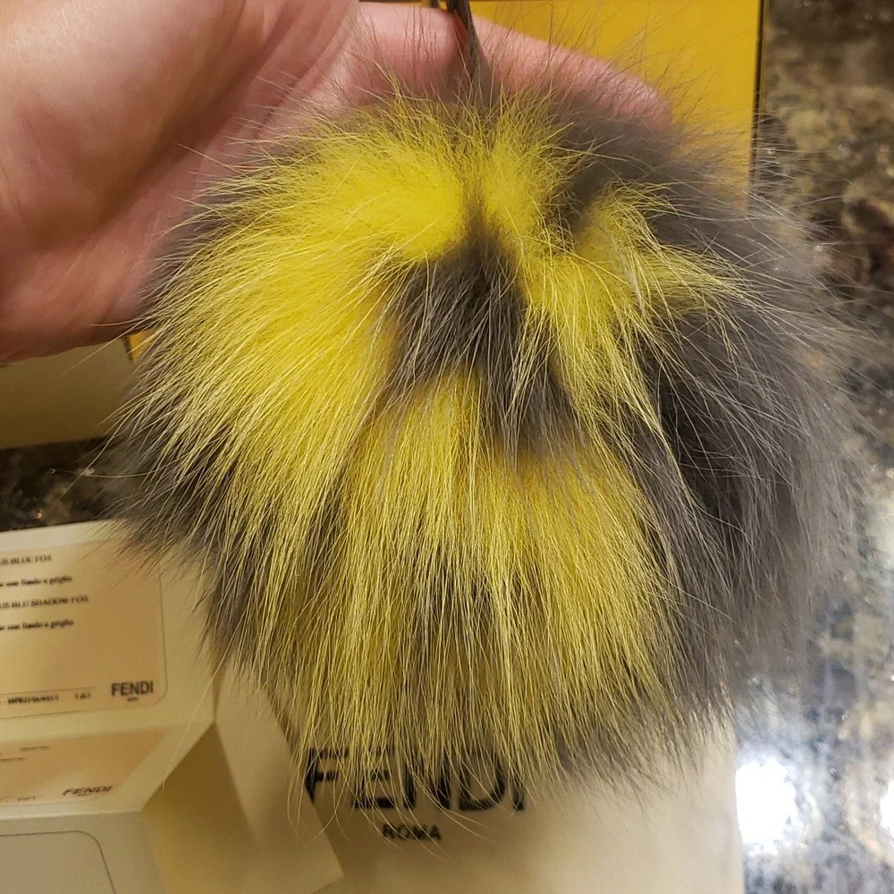 Fendi charm pom pom - Picture 3 of 12